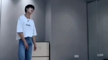 Ah ah ah ah ah ah ah ah!!! Zhuo Yuan tampan sekali!