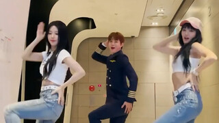 Kartu ratu yang menawan sekali 🆘Kim Jungwoo, kenapa kamu masih saja bergerak dan mengambil foto clos