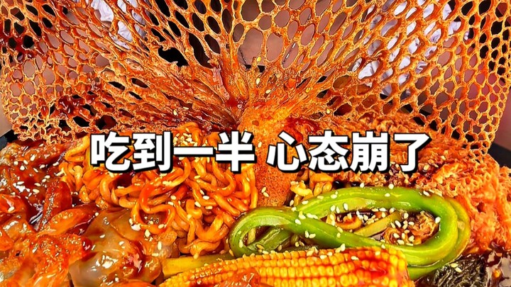 Tập “mặt tối nhất” với nấm trúc tôn cực lớn + đầu sứa + mì gà tây sốt siêu nhiều + xúc xích tinh bột