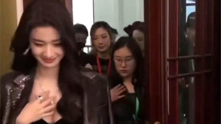 Thế nào là "tứ mỹ 95" cơ chứ! (Táu pháp hậu ỷ)