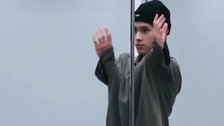 Khi anh ấy không còn hài hước nữa