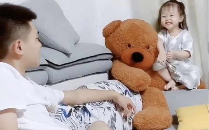 น้องสาวที่ไม่เคยโกรธถูกพี่ชาย “แกล้ง” มาตั้งแต่เด็ก