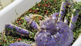 Akhirnya saya mengawetkan kepiting raja ungu.