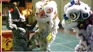 "Kaulah yang menyebutku monster, adik?"
