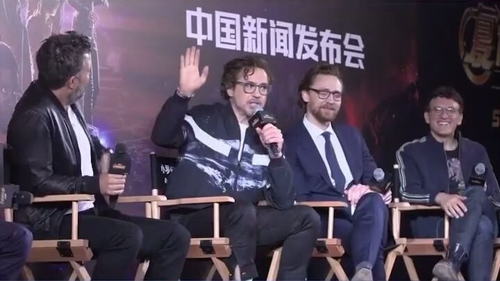 Downey trêu đùa Tom Holland toàn mùi đại gia, toàn đồ hiệu từ đầu đến chân, còn được Mark Ruffalo ch