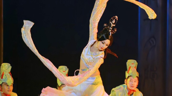 [โรงละครโอเปร่าและนาฏศิลป์จีน] ฉบับอาหารค่ำ "Beauty Dance" ของ Tang Shiyi ประจำปี 2014