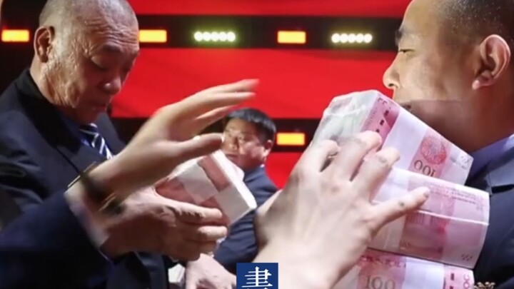 Gives employees a year-end bonus of 100 million, yet eats leftovers in the corner himself