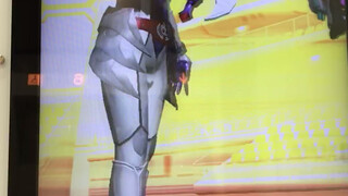 Gambar nyata gameplay kartu arcade Kamen Rider