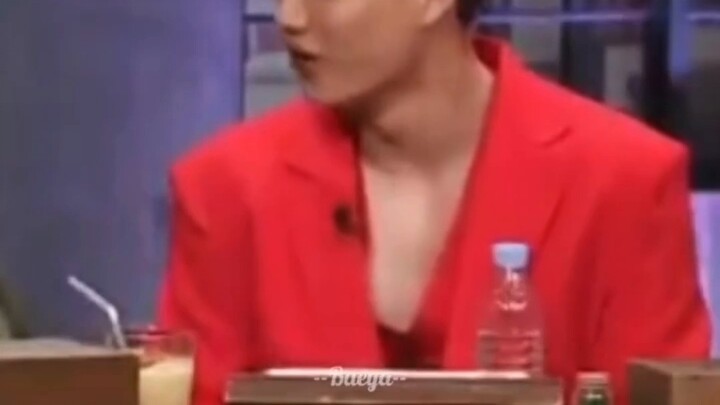 [EXO] Don't be afraid, say Lee Soo Man's name out loud!