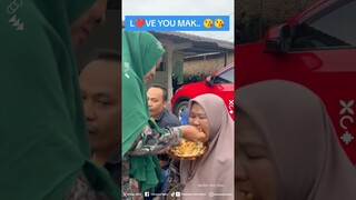 Real Kasih Ibu Sepanjang Masa! Momen Ibu Suapi Anak-anaknya yang Telah Dewasa Ini Sukses Bikin Mewek