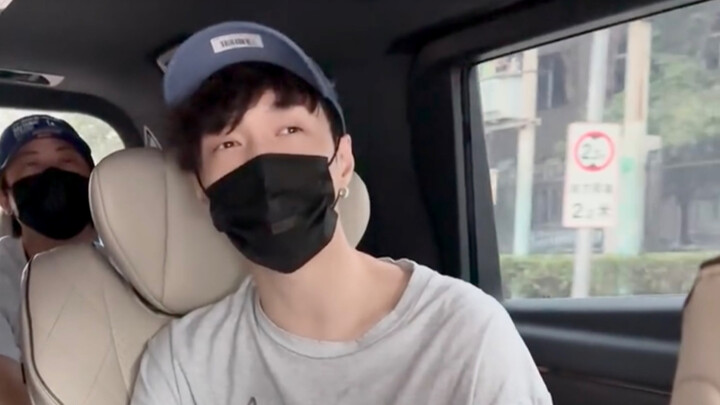 【จางอี้ซิง】อะไรนะ! “รถแทรกเตอร์” บุกเข้าไปในวงการเต้นลาน广场舞แล้ว ไปเรียนพิเศษส่วนตัวกับครูจางกันเลย～【