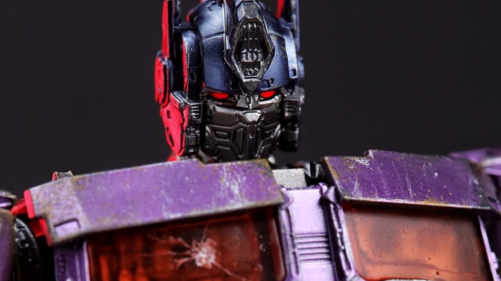 ใช้การจับคู่สีของ Mirror Optimus Prime เพื่อเปิด yoloprak และกลายเป็น 7 Optimus Prime