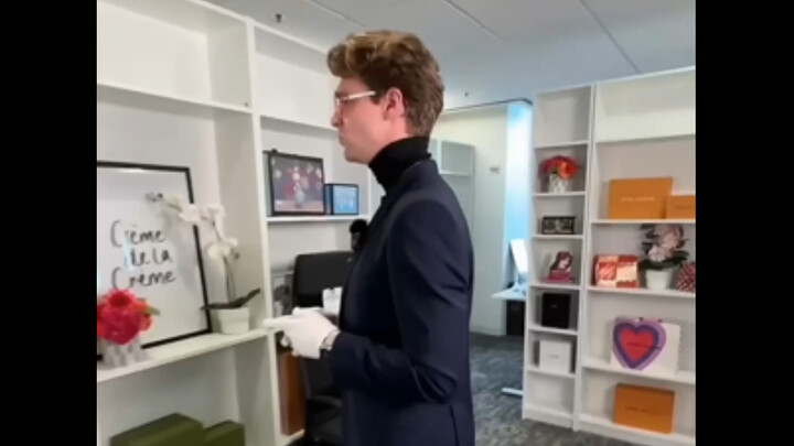 When your spending at Hermès reaches 400,000: