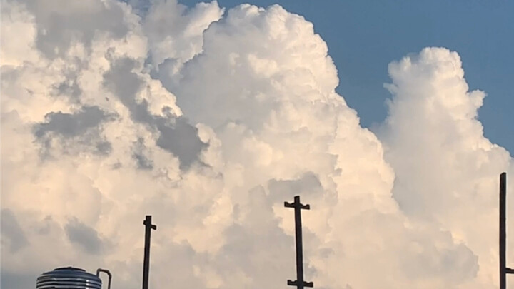 عندما أتعلم أن أحرر فيديوهات اليوميات مثل شين يويه | لا يمكن للإنسان أن يبقى في المنزل كل يوم، أعتقد