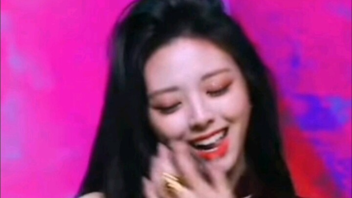 【Shin Yuna】Khi tóc dính vào miệng, sự khác biệt trước và sau tuổi trưởng thành là gì?