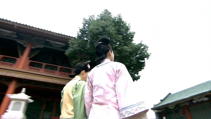 That little maid named Qiaohui really looks stunning when she dresses up as a young lady from a pres