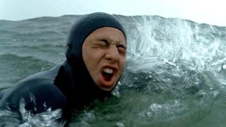 A refugee boy practices swimming hard to see his foreign girlfriend and crosses the sea at great ris