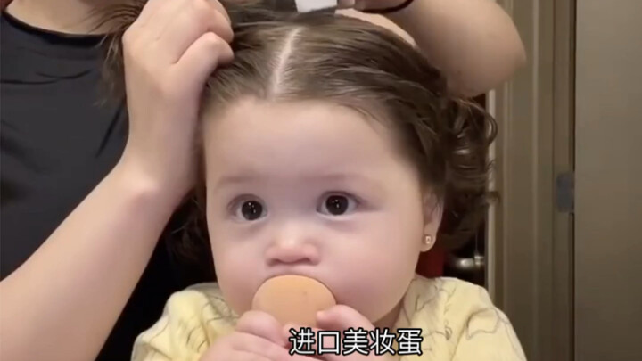 Di dalamnya ada Xiao Ji yang bisa berbicara bahasa mama dengan lancar