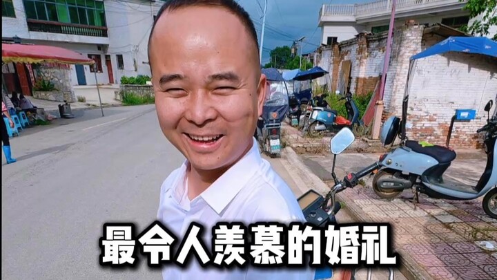 Encountering an Envy-Worthy Wedding While “Patting Pigs” in Guizhou