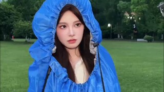 Since ancient times, red and blue have made a great couple; he really put his heart into it.