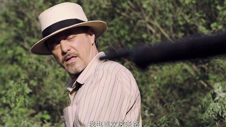 Klip film “Xie Bu Ya Zheng”: Seorang warga Amerika menggunakan paspor yang sangat tipis untuk mengha