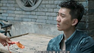 女孩好心给路边乞丐吃的，不料男人身份不简单