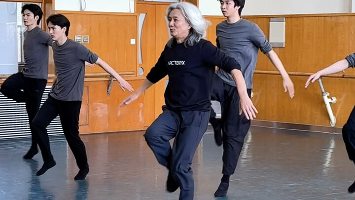 Immersive experience in the class of the 66-year-old teacher of Beijing Dance Academy