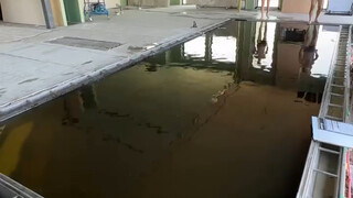 Lifting swimming pool