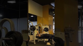 SIAPA DI SINI YANG GASUKA CLIP BEBAN JUGA??? 👀 #shorts #gym #jeffryreksa #benchpress