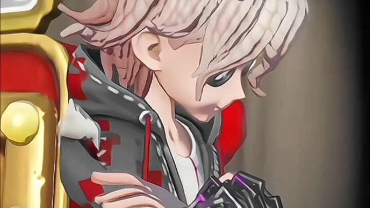 “I’m not messing around with the knife—I’m worried I’ll accidentally hit you on the chair!”