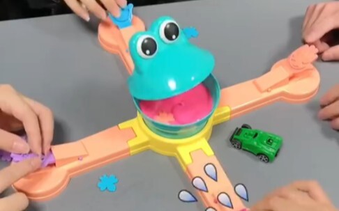 Share a wave of fun and easy-to-understand party toys