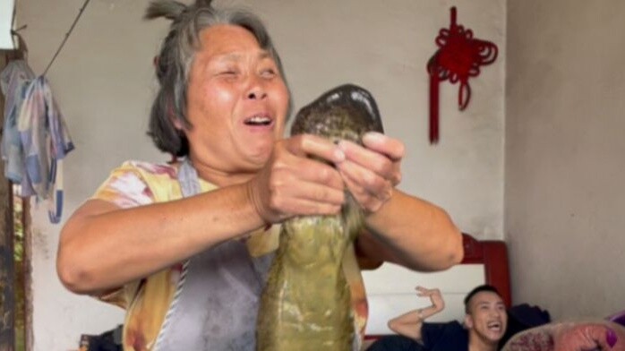 Blind mother and son with cerebral palsy have their first luxury meal