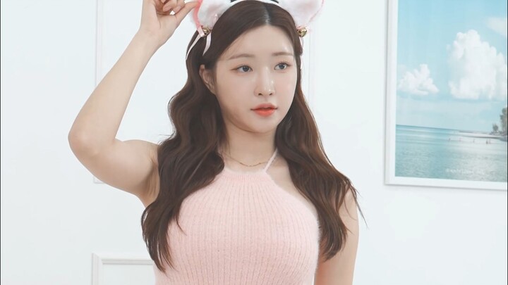 การแต่งตัวน่ารักของพี่สาวลีจีฮยอนกับชุดกระโปรงสั้นสีชมพูหูแมว