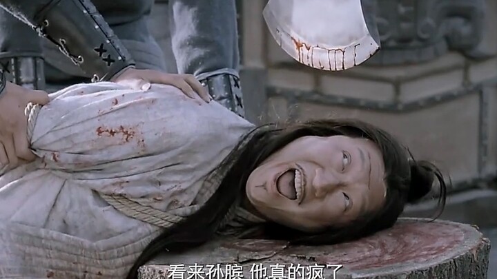 Kedua tulang lututnya dipotong hidup-hidup, lalu dia dimasukkan ke kandang babi. Sun Bin berpura-pur