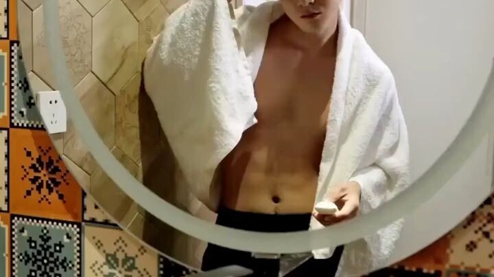 [เต็มเรื่อง]หนุ่มถูกไฟช็อตทะลุมิติตกสระอาบน้ำกลางสาวงาม ใช้ทริกจีบสาวสมัยจนทุกคนหลงเขาหมด