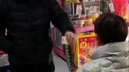 Cara baru untuk kaya: Mencari kesempatan memeras dengan dalih membeli rokok