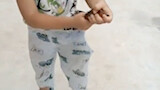 Celana kebesaran, semua hal bisa dimasukkan #lucu #anaknakal