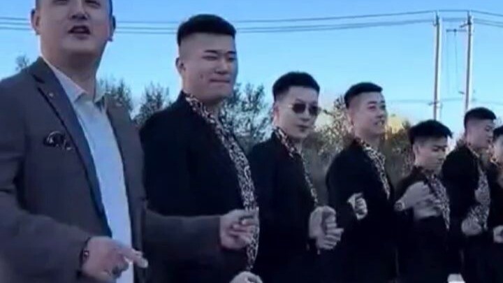 مقطع صيني ترّندي آخر يجتاح تيك توك، لكنني أشعر بالحرج الشديد 😭😭😭