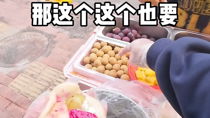 这个小伙子还挺通人性的天天来找我玩
