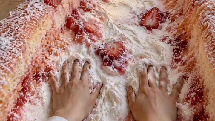 A Sweet Slide Through the Giant Kingdom Cake Shop: Choose Your Zodiac-Exclusive Dessert