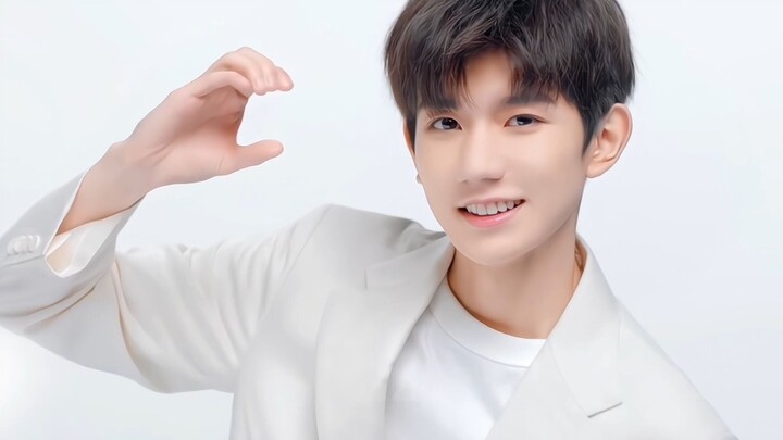 Is it really that hard to do a non-greasy wink? To me, it looks both simple and refreshing... [Wang 