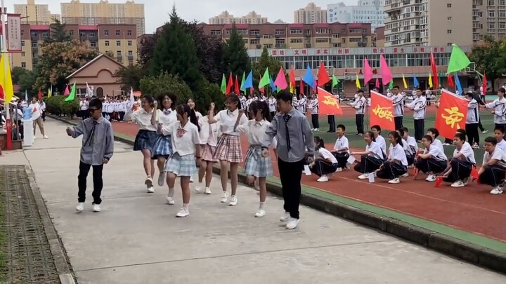 Shocked! A student from a certain school danced the New Treasure Island in front of the principal! H