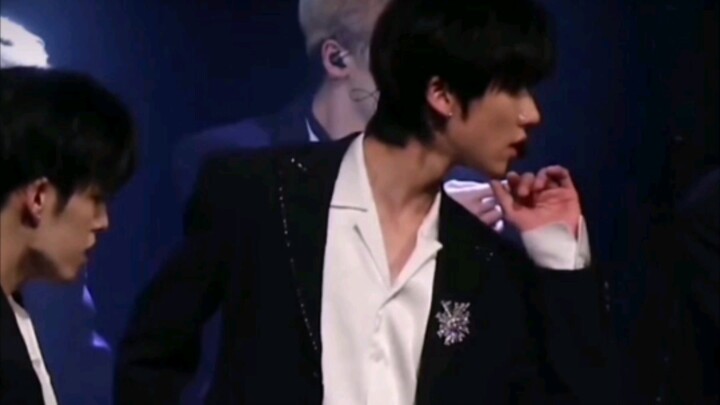 This one's in my top 3—such a body, it's a shame to cover it up with clothes 😉. I’ll always love cla