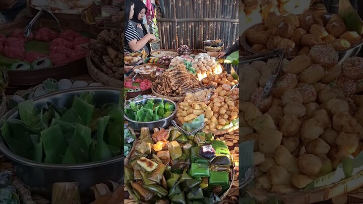 Jajanan pasar yang adanya cuma seminggu sekali di pasar doplang