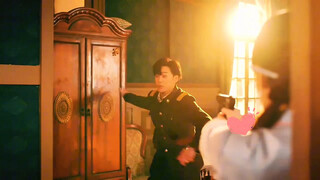 Nam chính giết em trai nữ chính. Nữ chính suy sụp khóc nức nở, sau đó bắt đầu lớn dần lên để trả thù