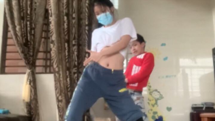 Latihan menari liburan musim dingin, intensitas ini sangat keren sehingga membuat orang merasa sanga