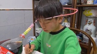 与作业大战300回合，也是狠狠拿捏！00后也有自己的学习技巧 #迷惑行为大赏 #看一遍笑一遍 #学霸秘籍