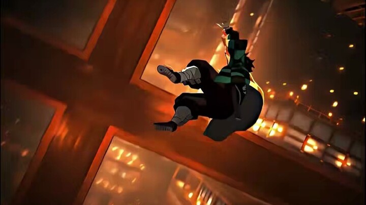 الذي يصل قبل الشبح هو شكل الأخ الأكبر.