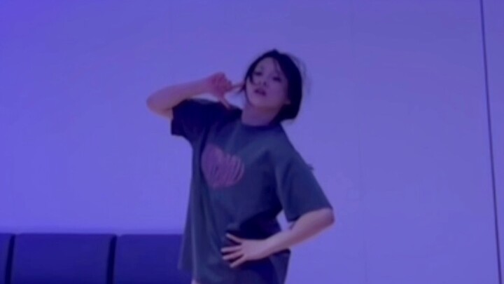 【NMIXX كيوجين】تشانغ كيو جين | رقصة عشوائية بوضع عمودي