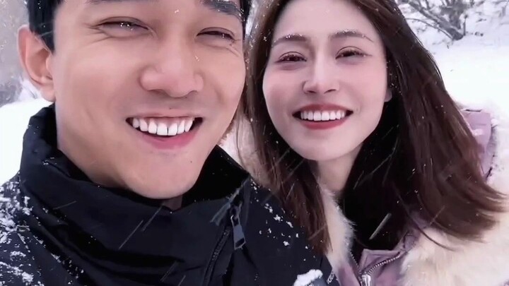 Nếu kiếp sau vẫn cùng nhau dầm tuyết, đời này coi như đã bạc đầu bên nhau.